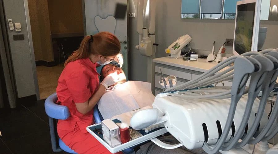Ceren Sezen Diş Kliniği