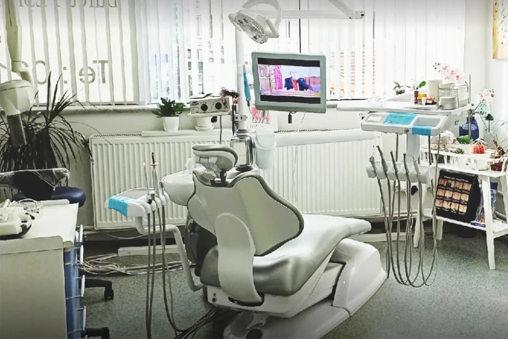 Burcu Peşkircioğlu Gürakar Diş Kliniği