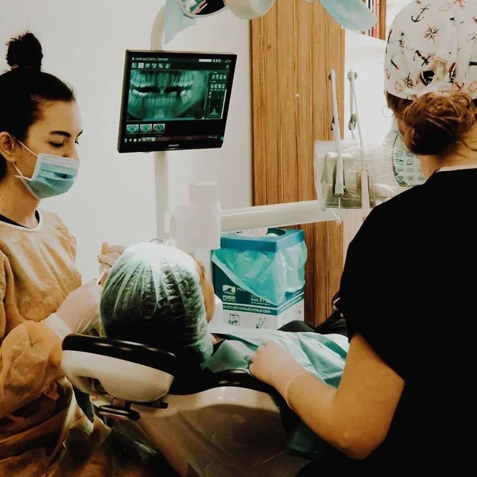 Let's Smile Diş Kliniği